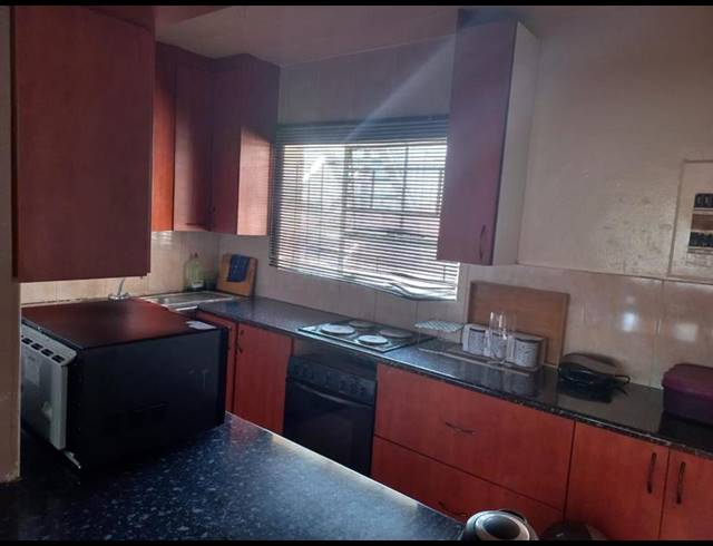 2 BEDROOM APARTMENT FOR SALE IN GERMISTON SOUTH